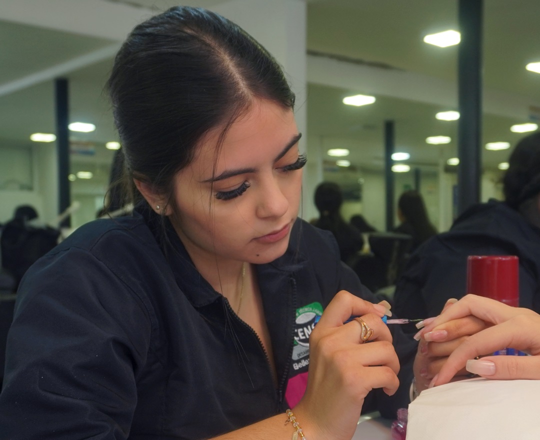 Técnico laboral en Cuidado Estético de Manos y Pies